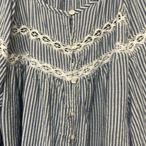 Old Navy Balloon Sleeve Blouse - Picture 2 of 6